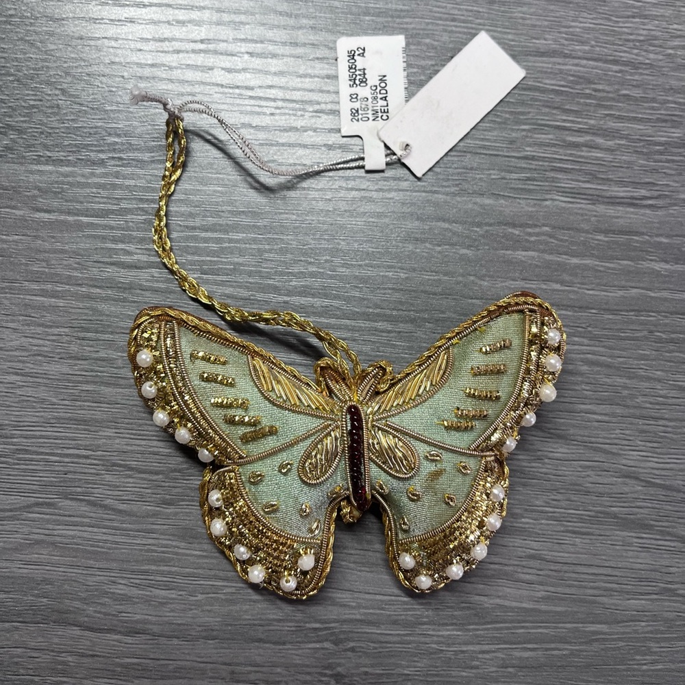 SUDHA Butterfly - Gold ornament
(BEAUTIFUL)